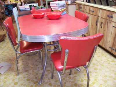 Kitchen Table  Chair Sets on 50   S Retro Kitchen Table And Chairs And Cleaning Chrome